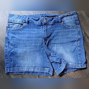 Maurices size 16 Shorts